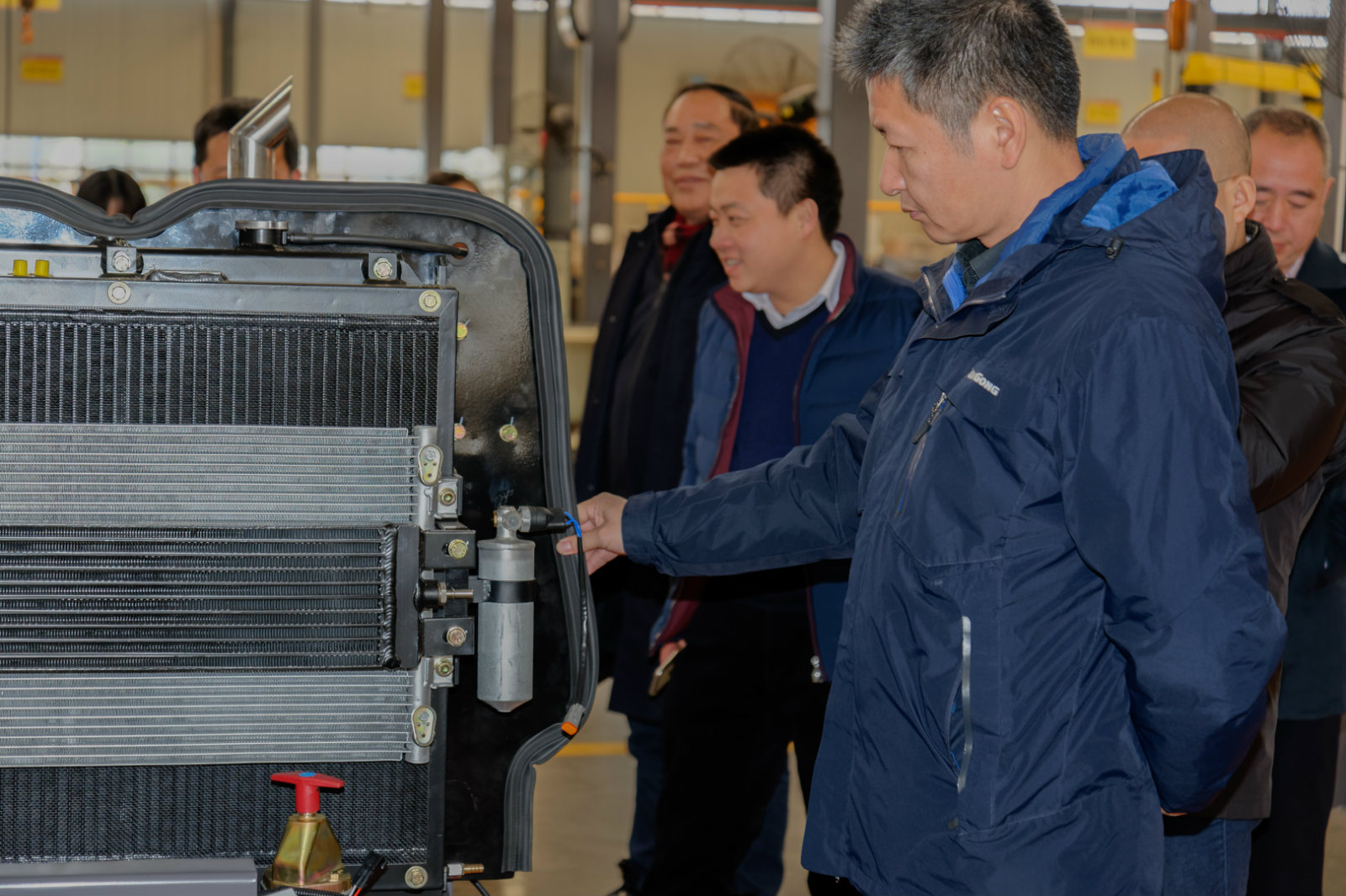 廣西柳工機械股份有限公司總裁黃海波一行到重慶勤?？疾旖涣? title=