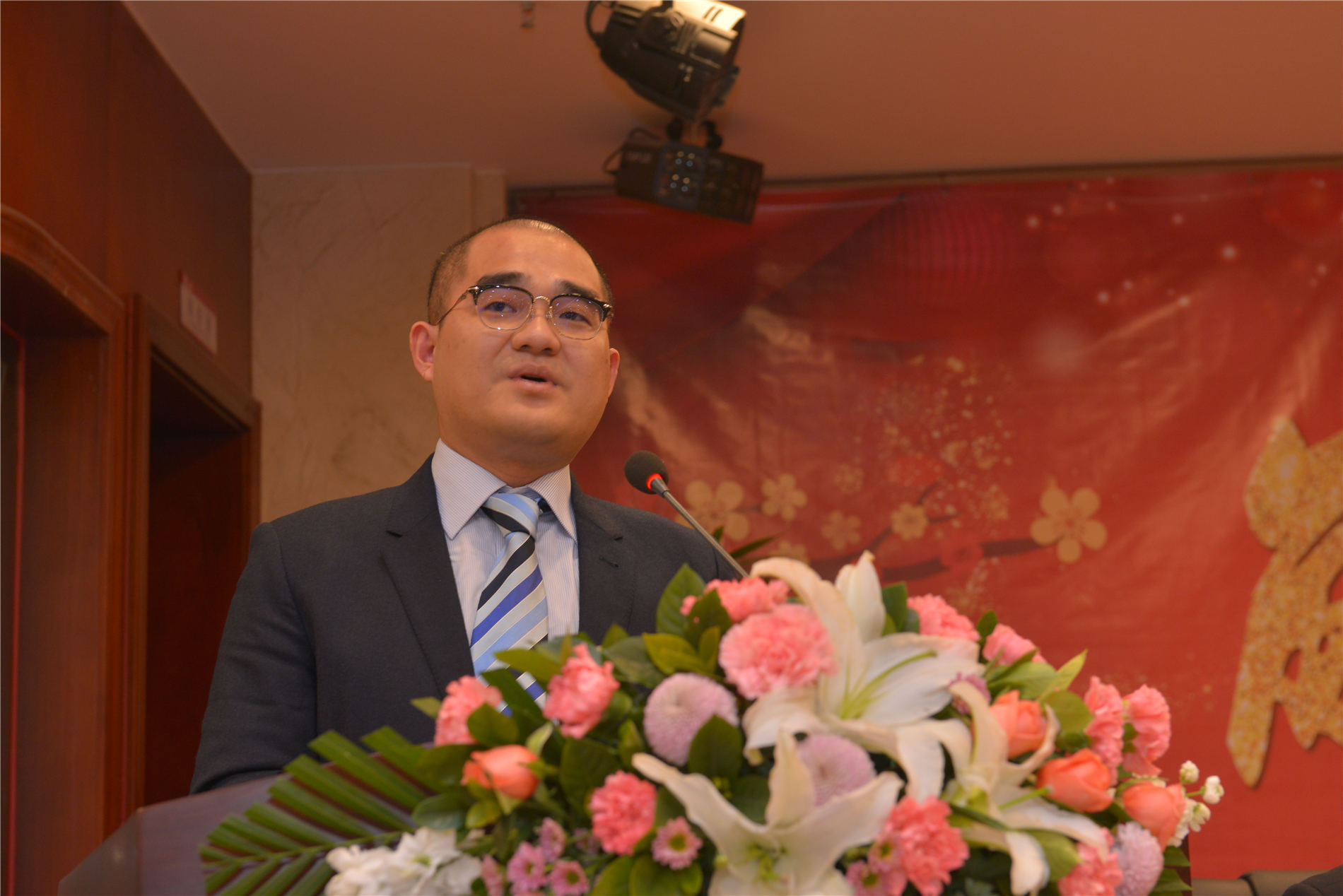 “沖破危機(jī)展芳華，戒驕戒懶創(chuàng)輝煌” ——“解放思想，戒驕戒懶”主題年會掠影