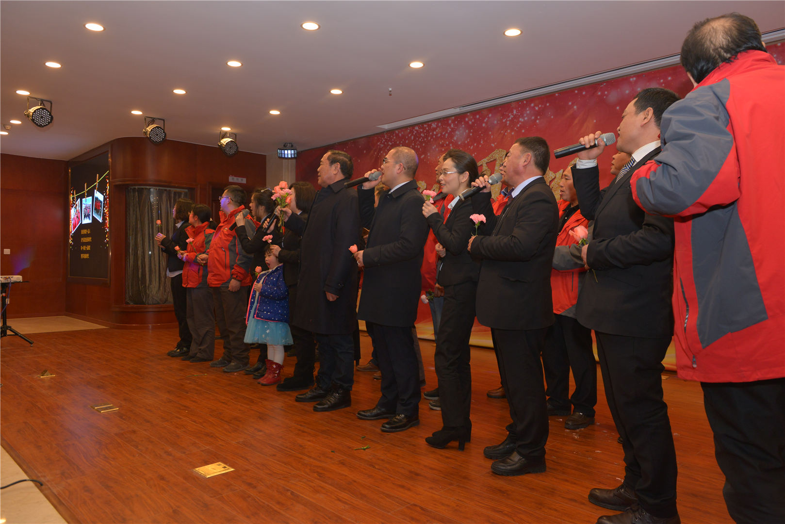 “沖破危機(jī)展芳華，戒驕戒懶創(chuàng)輝煌” ——“解放思想，戒驕戒懶”主題年會掠影